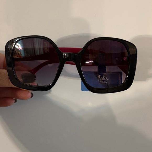 Bob Mackie Accessories - 🔥NWT🔥 Bob Mackie Sunnies